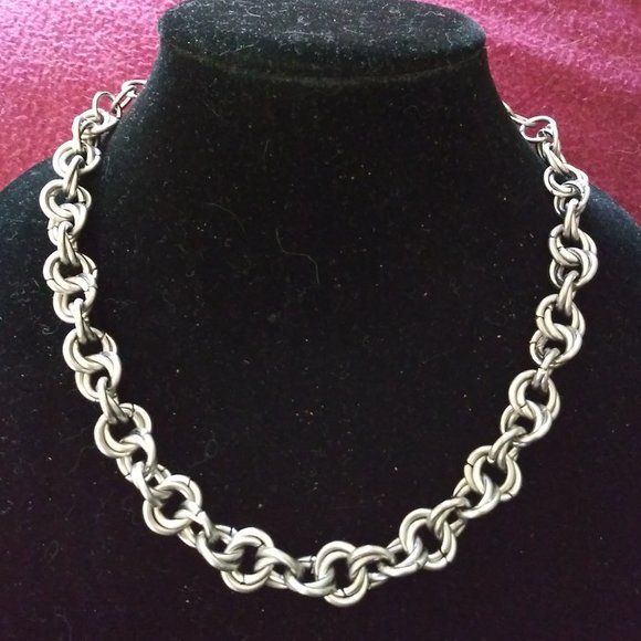 ***CLEARANCE*** - Criss Cross Rings Chainmail Necklace (Unisex) - Picture 1 of 12